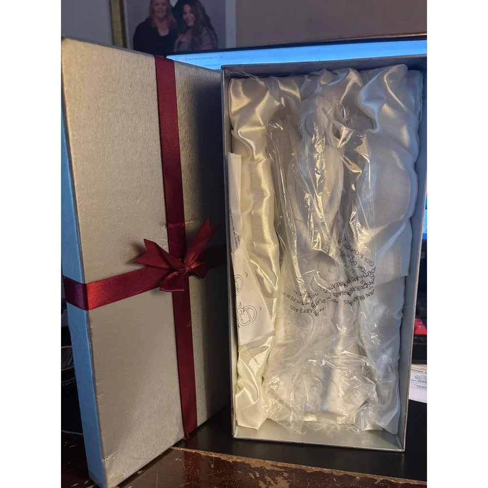 Christmas Angel  Porcelain Ceramic Figurine Original Lined Box 11